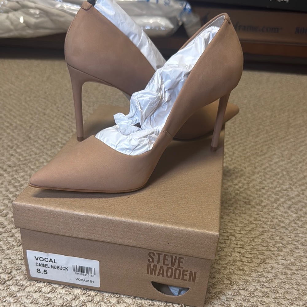 Steve Madden Tan Heels Elegant Design